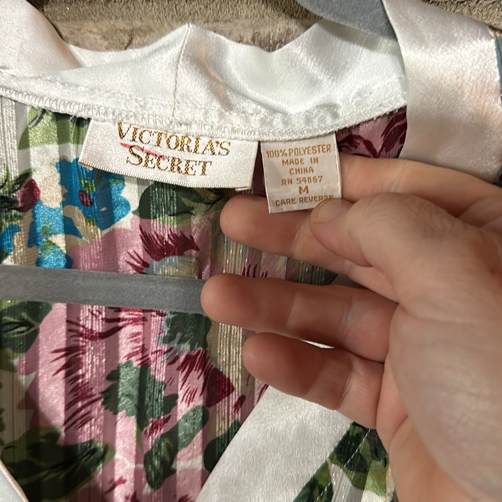 Gold Label Victoria’s Secret sleep shirt. - Picture 3 of 4